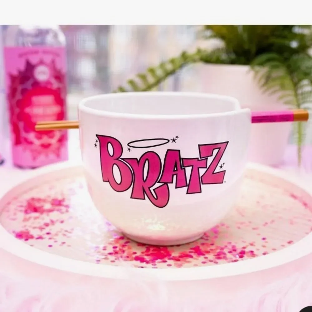Bratz Characters White 20 Oz. Ceramic Ramen Bowl Chopsticks By Silver Buffalo